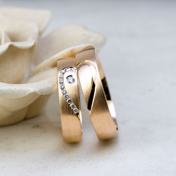Wedding Rings With Heart