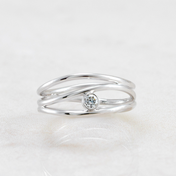 White Silver Ring With Diamond